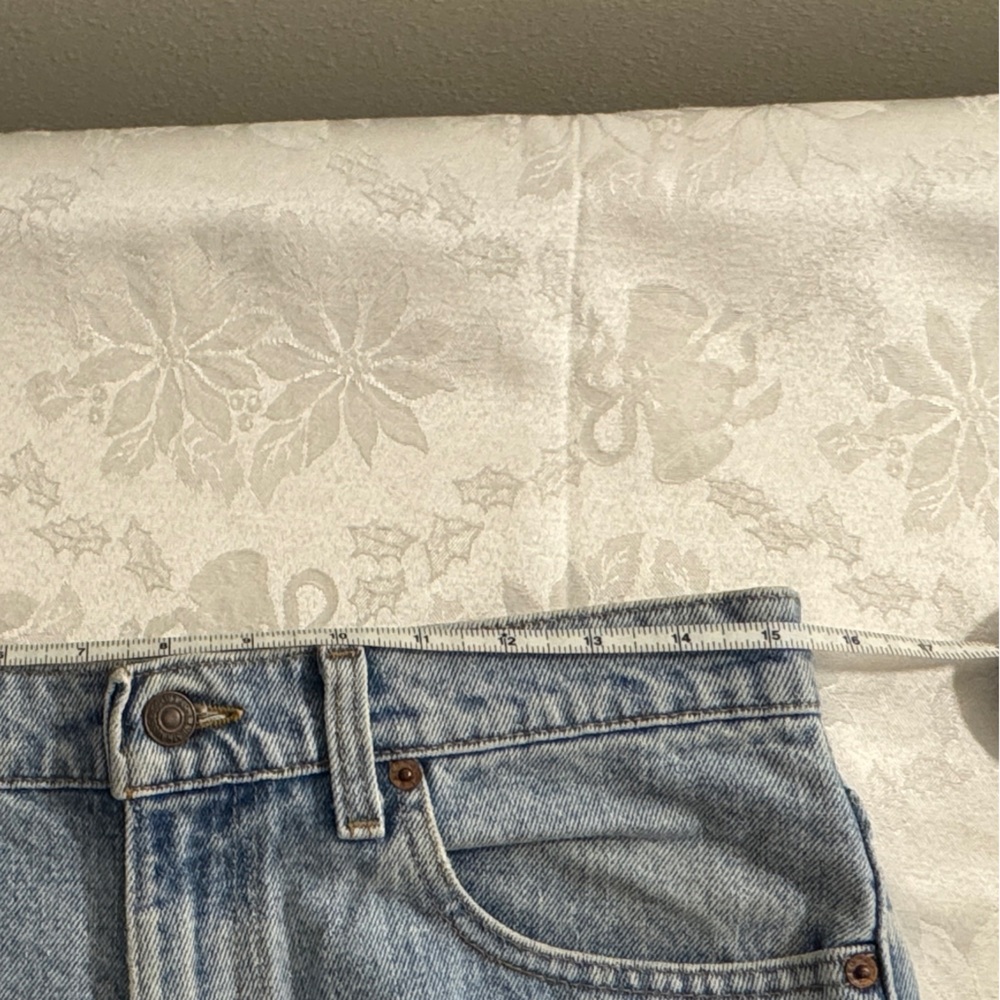 Vintage Levi’s Women’s Blue Jeans High-rise, Tapered Leg - Picture 5 of 8